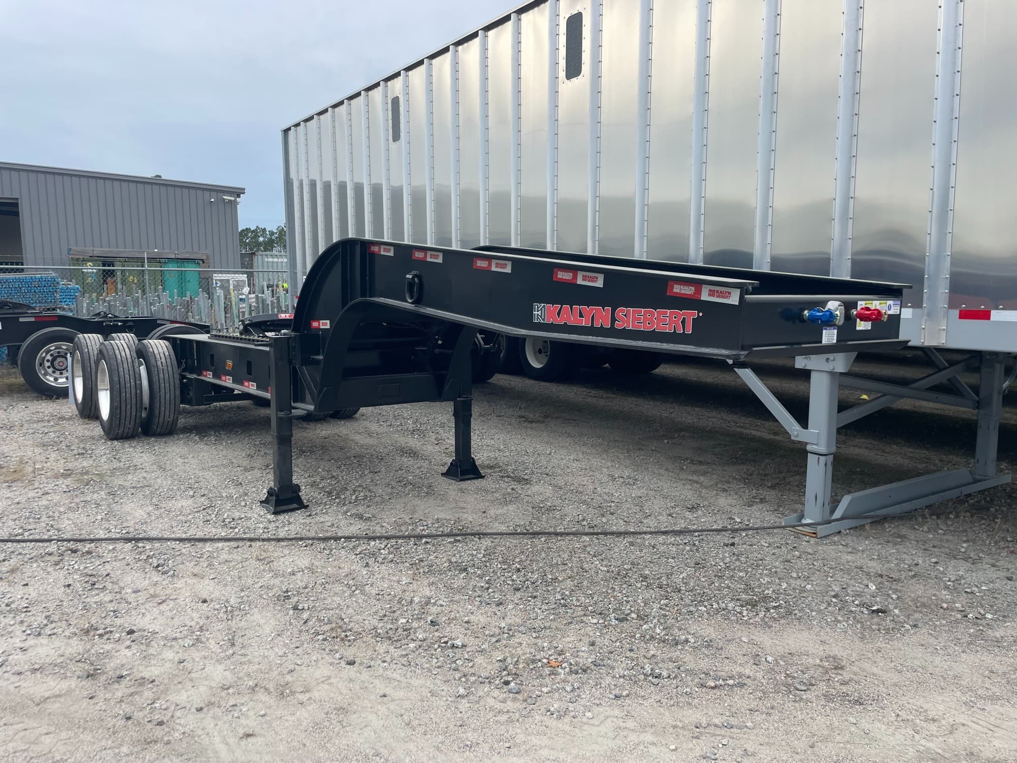 2027 Kalyn Siebert 24ft x 102in 60 Ton Jeep Lowboy