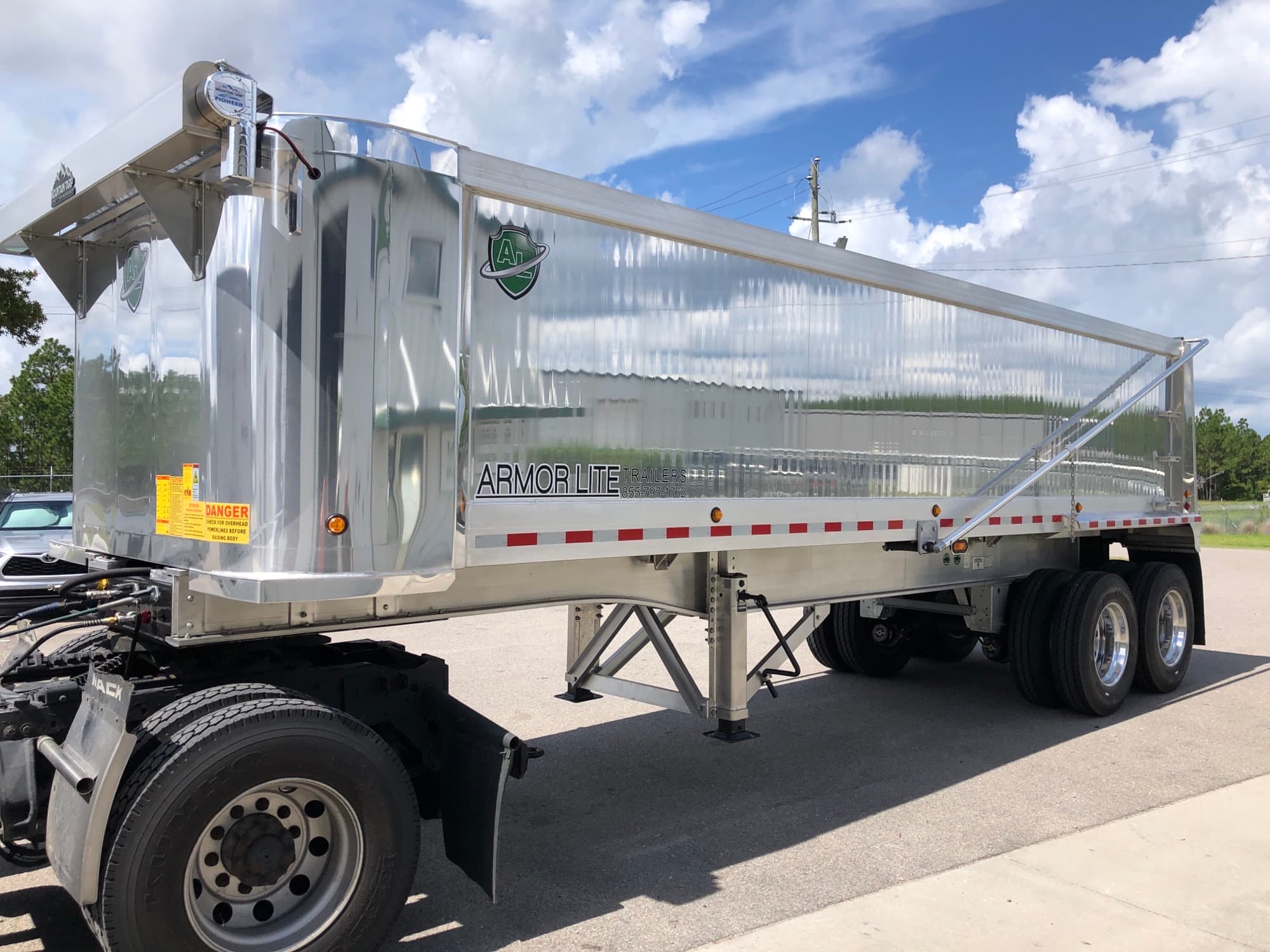 2024 Armor Lite 28ft Smooth Side Dump Trailer
