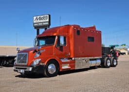 2015 Volvo VNL64T Sleeper Truck